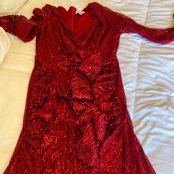 Faeriesty Red Sequin Formal Gown - Picture 13 of 15